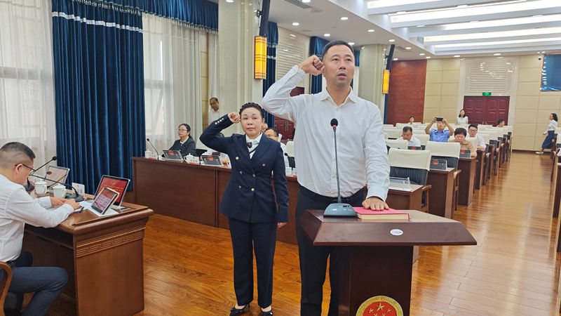 宣誓2_副本.jpg 宣誓2_副本.jpg
