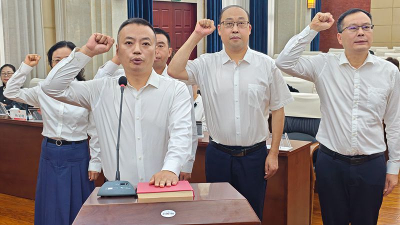 宣誓1_副本.jpg 宣誓1_副本.jpg